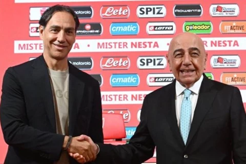 بعد أقل من شهرين على إقالته.. مونزا يعلن عودة أليساندرو نيستا لتدريب الفريق